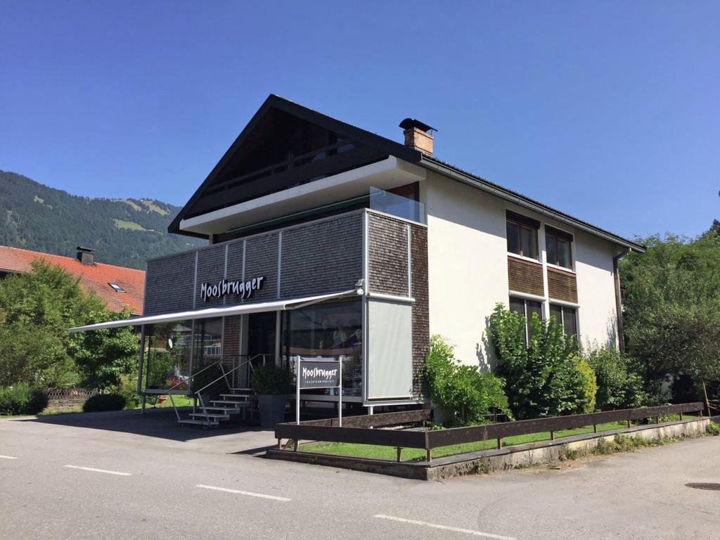 Modern Holiday Home With Mountain View ベツァウ エクステリア 写真